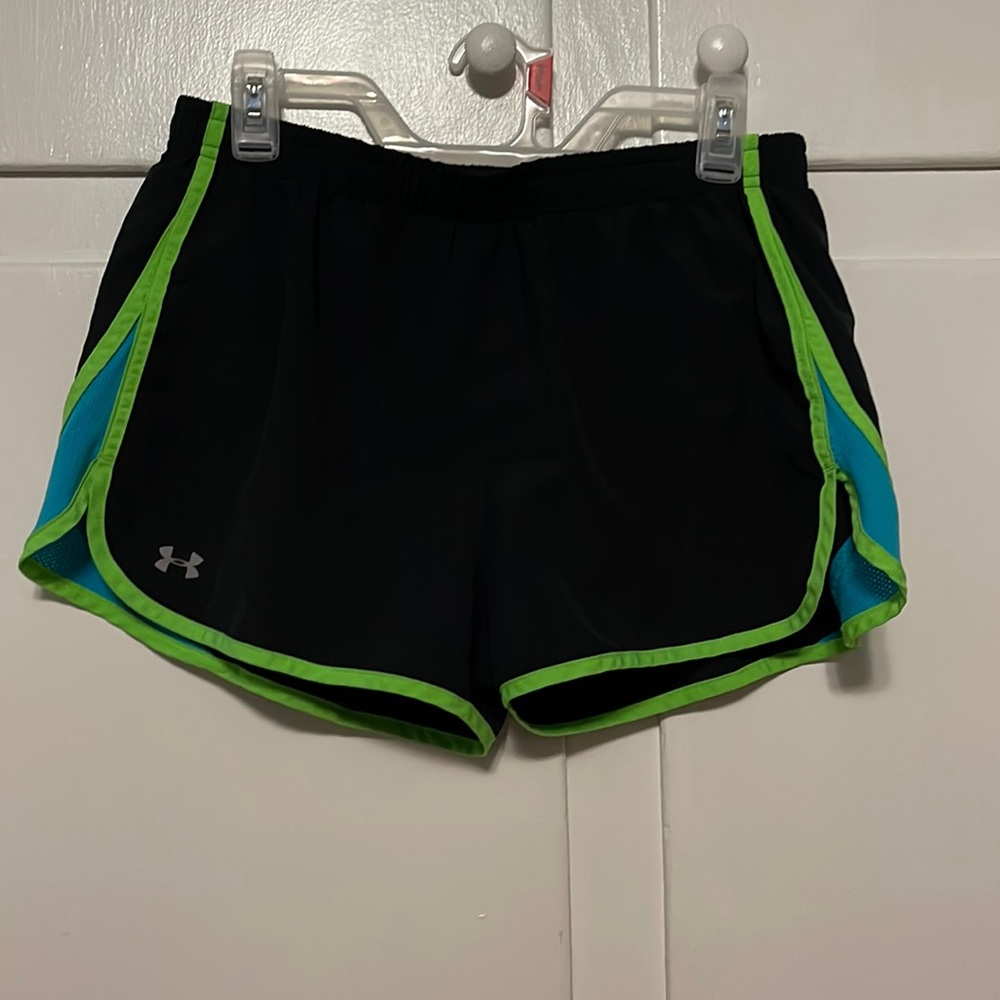 Under Armour semi-fitted heatgear shorts, Sz Large